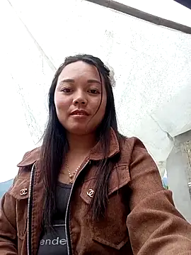 Rose-222 Adlı Modelin Canlı Sohbet Odası