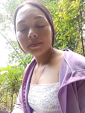 Rose-222's Live XXX Chat