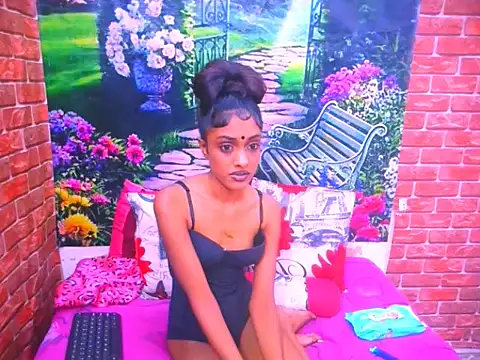 IndianPretty14u2Luv's Live XXX Chat