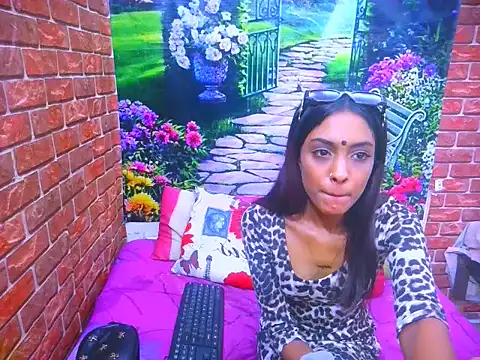 Chat XXX en directo de IndianPretty14u2Luv