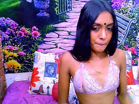 IndianPretty14u2Luv's Live XXX Chat