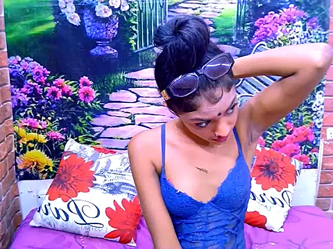 IndianPretty14u2Luv's Live XXX Chat