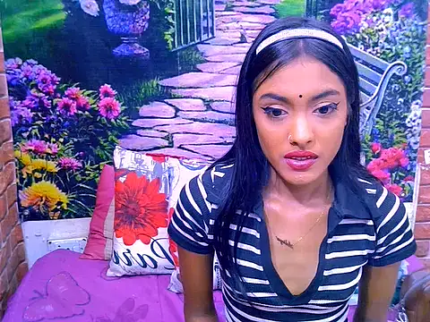IndianPretty14u2Luv's Live XXX Chat