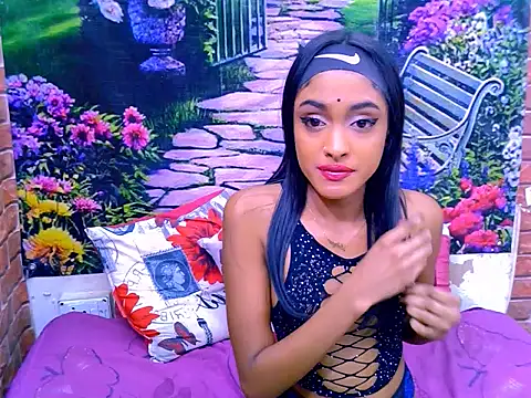 IndianPretty14u2Luv's Live XXX Chat