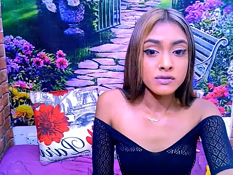 IndianPretty14u2Luv's Live XXX Chat