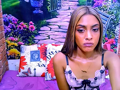 IndianPretty14u2Luv Chat XXX in diretta