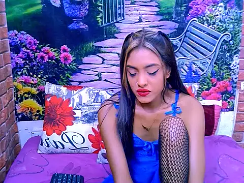 IndianPretty14u2Luv's Live XXX Chat