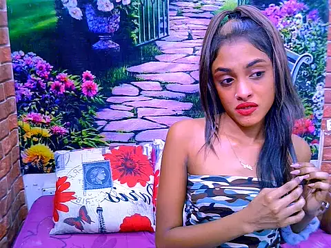 Chat XXX en directo de IndianPretty14u2Luv