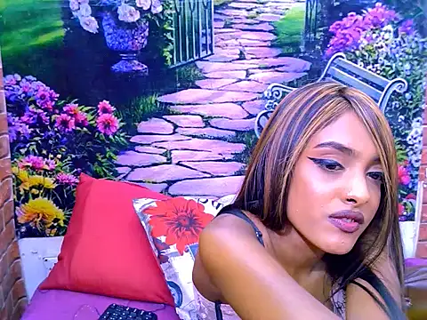 IndianPretty14u2Luv's Live XXX Chat