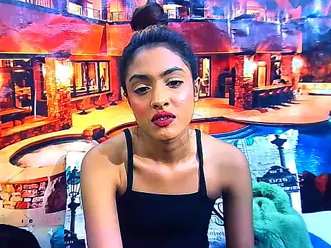 IndianPretty14u2Luv's Live XXX Chat