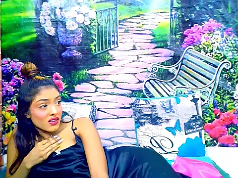 IndianPretty14u2Luv's Live XXX Chat