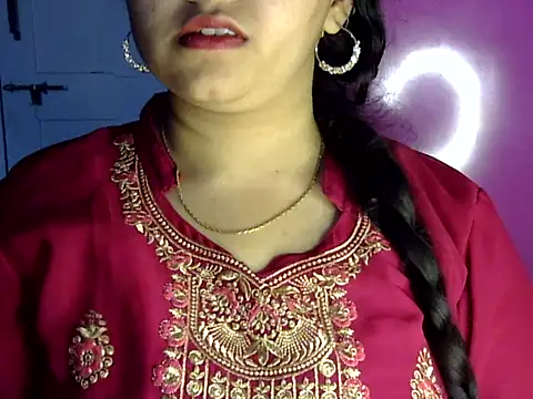 Cute_Aliyaa Adlı Modelin Canlı XXX Sohbeti