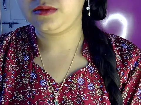 Cute_Aliyaa Adlı Modelin Canlı XXX Sohbeti