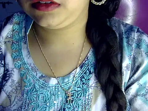 Chat +18 de Cute_Aliyaa ao vivo