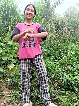 Hoa-tuylip লাইভ চ্যাট রুম