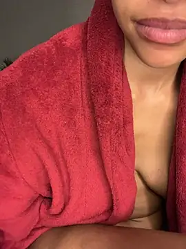 Hot_Mess18's Live Chat Room