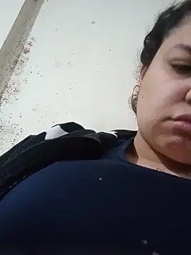 Luzz12's Live XXX Chat