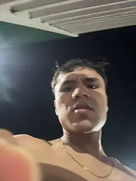 CreamKingg: διαδικτυακό σόου στην κάμερα