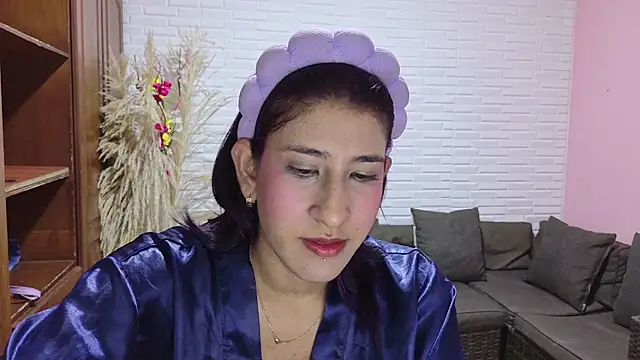Violet_rousse7 Adlı Modelin Canlı Sohbet Odası