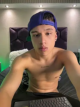 Dominik_Souza Show in webcam