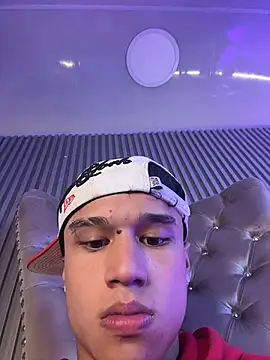 Dominik_Souza's Webcam Show