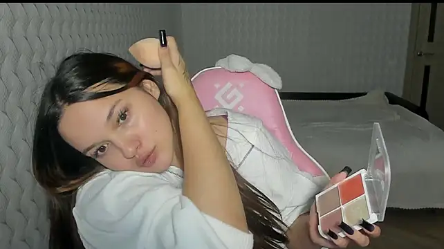 Elyssaen Live XXX chat