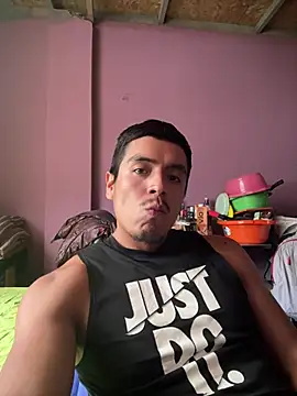Show modela serranoandre na web-kameri