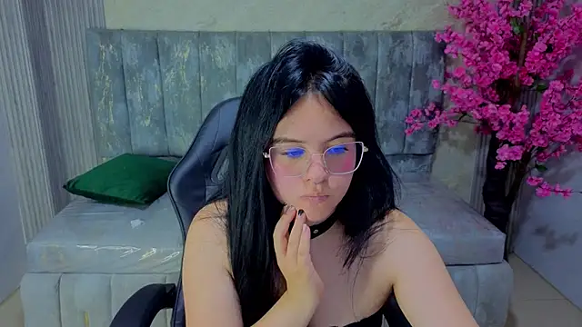 Chat +18 de sarita_09_s ao vivo