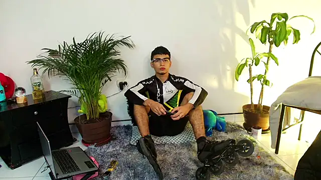 tiancam Adlı Modelin Web Kamerası Şovu