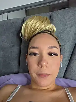 alaia_princess' Live XXX Chat