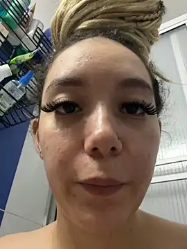 alaia_princess' Webcam Show
