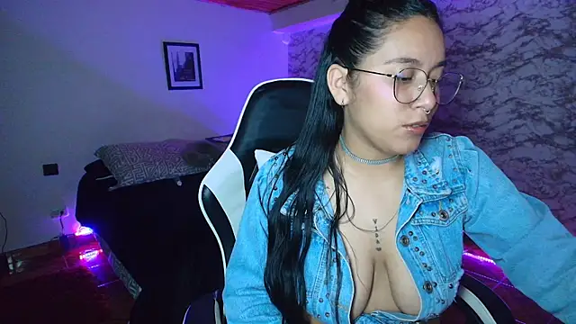 Camila_IRoose Chat XXX in diretta