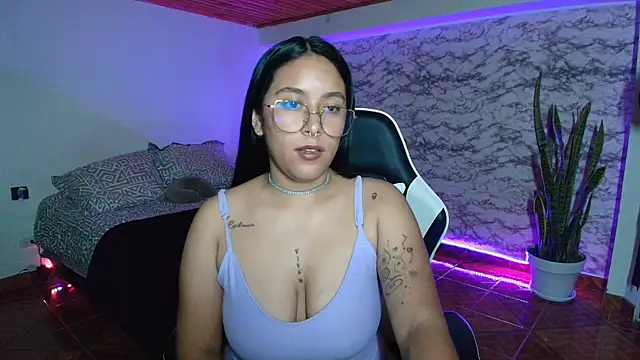 XXX chat uživo modela Camila_IRoose