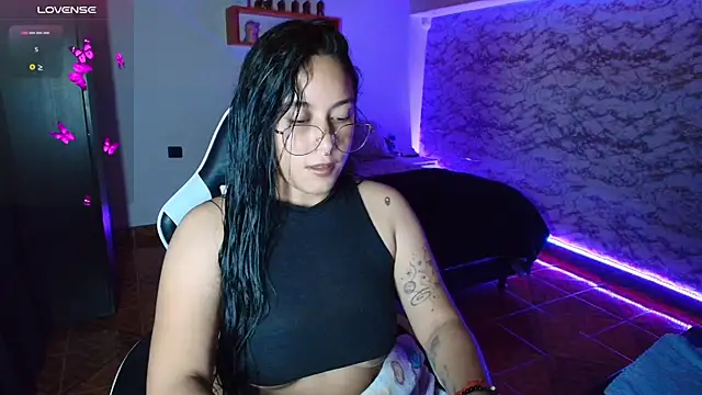 Camila_IRoose élő XXX-chatje