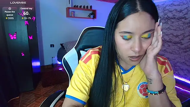 Chatroom XXX en direct de Camila_IRoose
