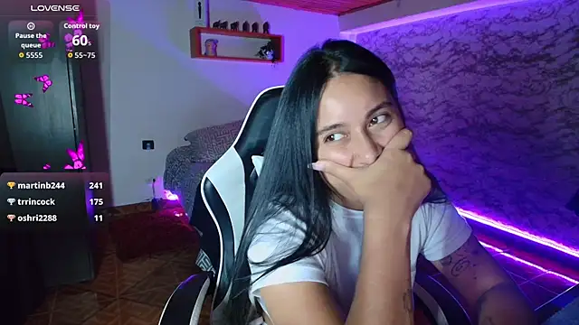 Chatroom XXX en direct de Camila_IRoose