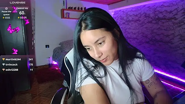 Camila_IRoose Chat XXX in diretta