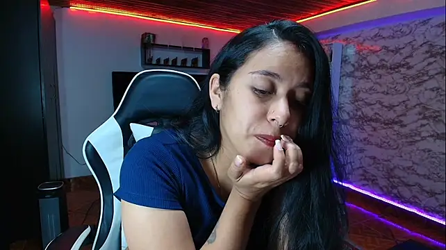 Camila_IRoose লাইভ XXX চ্যাট