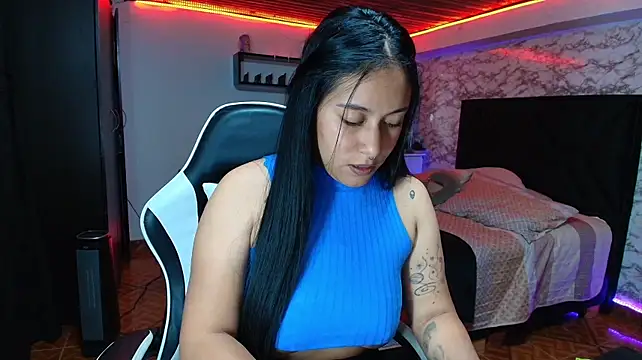 Chatroom XXX en direct de Camila_IRoose