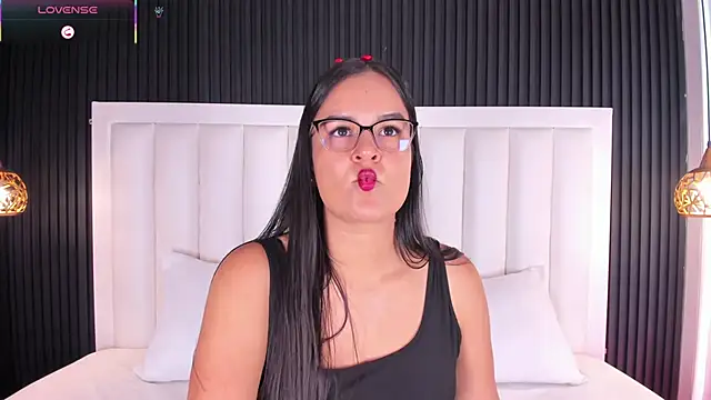 LucieMillerr Adlı Modelin Canlı XXX Sohbeti