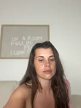 צ'אט XXX בשידור חי של houseofnova