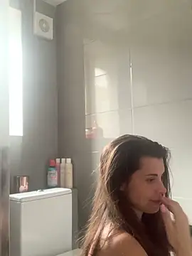 houseofnova Adlı Modelin Canlı XXX Sohbeti