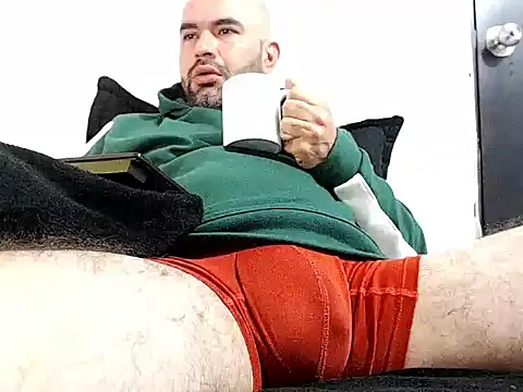 hairyandbigmann Show in webcam