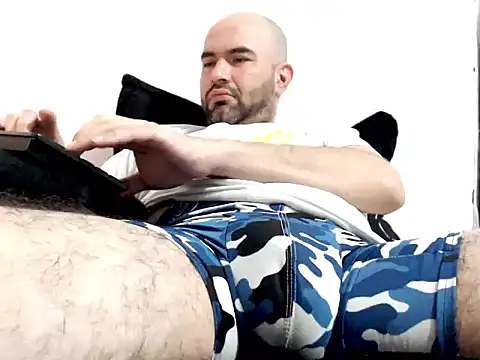 Show modela hairyandbigmann na web-kameri