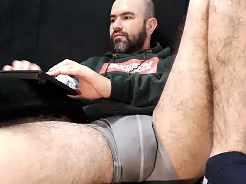 hairyandbigmann Show in webcam