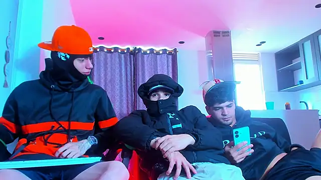 Pokazy przed kamerką – TheBatMansion