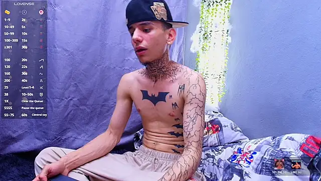 TheBatMansion Show in webcam