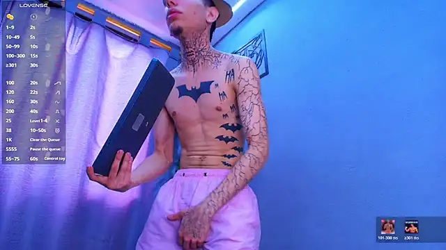 TheBatMansion Show in webcam