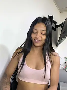 Vinaaly_'s Live XXX Chat