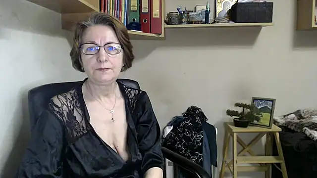 Show modela katemodel na web-kameri